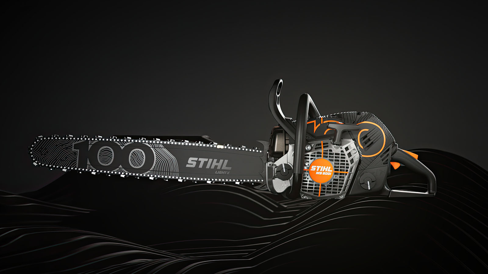 STIHL motorna testera MS 500i jubilarno izdanje, pogled sa leve strane na crnoj pozadini
