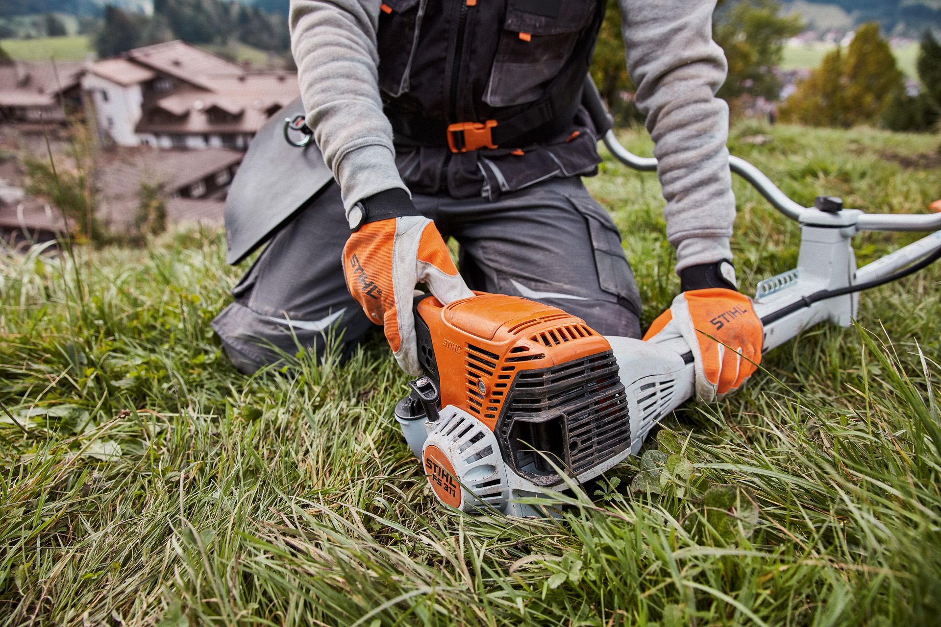 STIHL benzinska motorna kosa FS 311 je pokrenuta