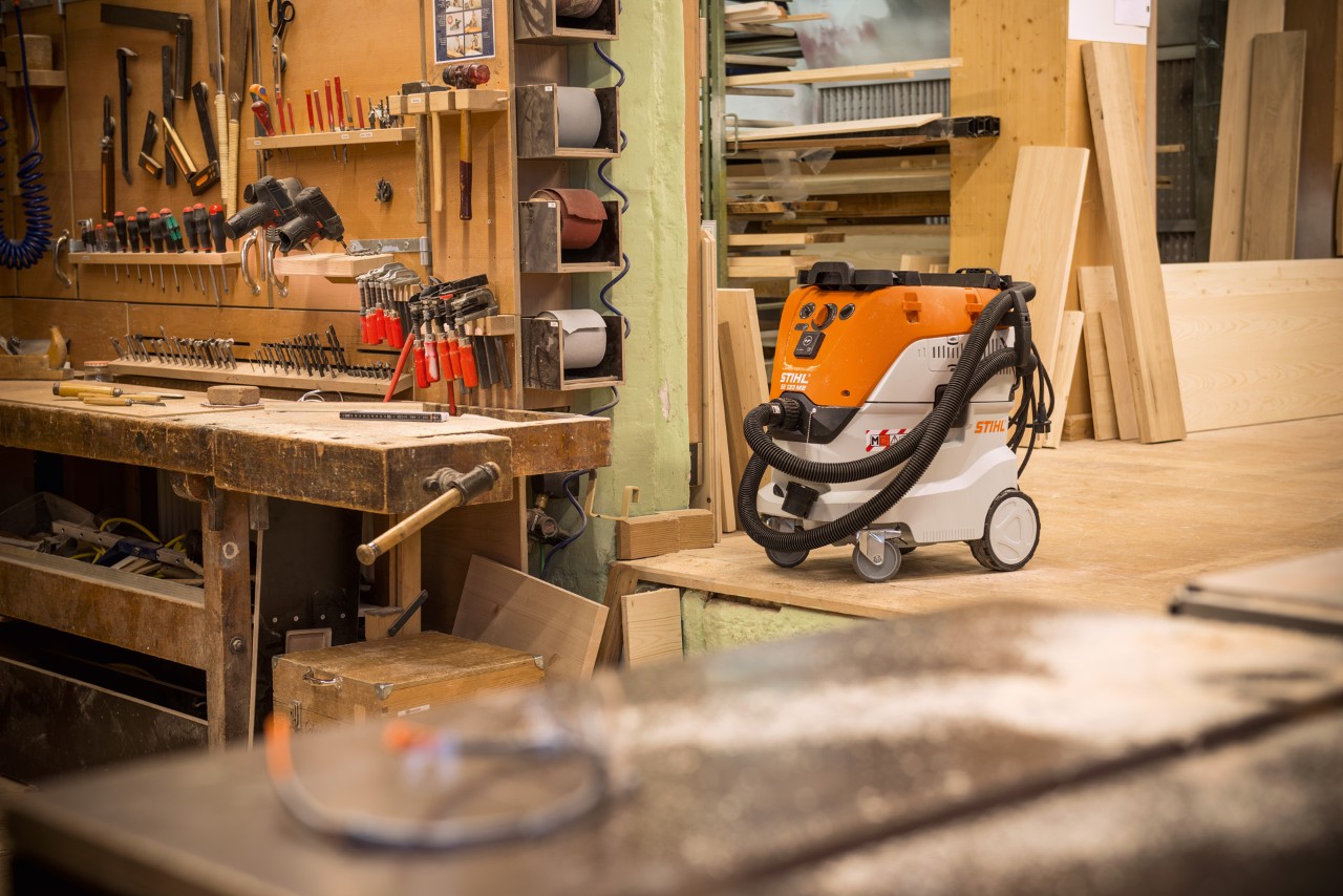 Usisivač za mokro/suvo usisavanje STIHL SE 133 ME u radionici