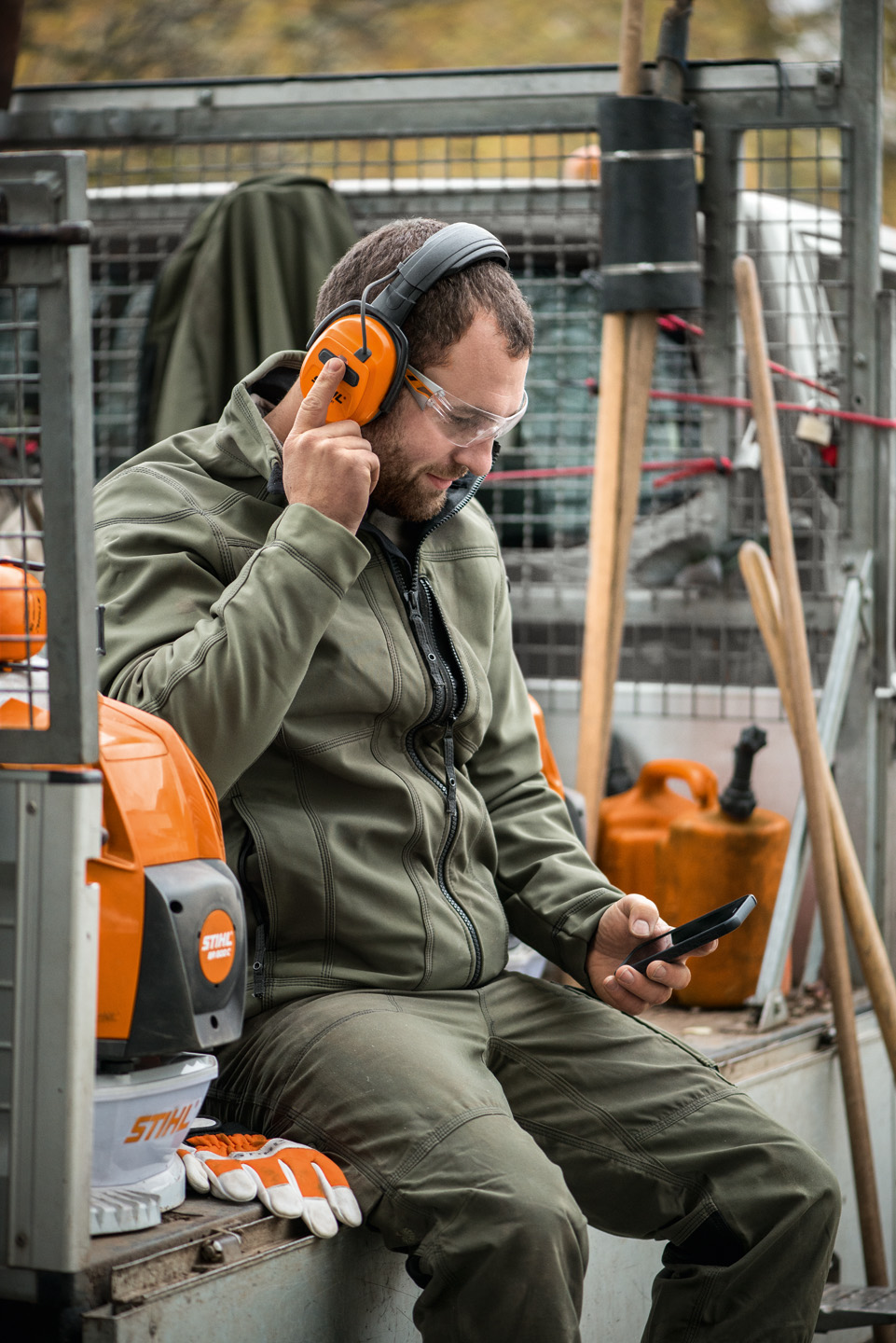 Antifoni sa radio ili Bluetooth® funkcijom, kao što su, na primer, antifoni STIHL Dynamic sa tehnologijom Bluetooth® (BT)
