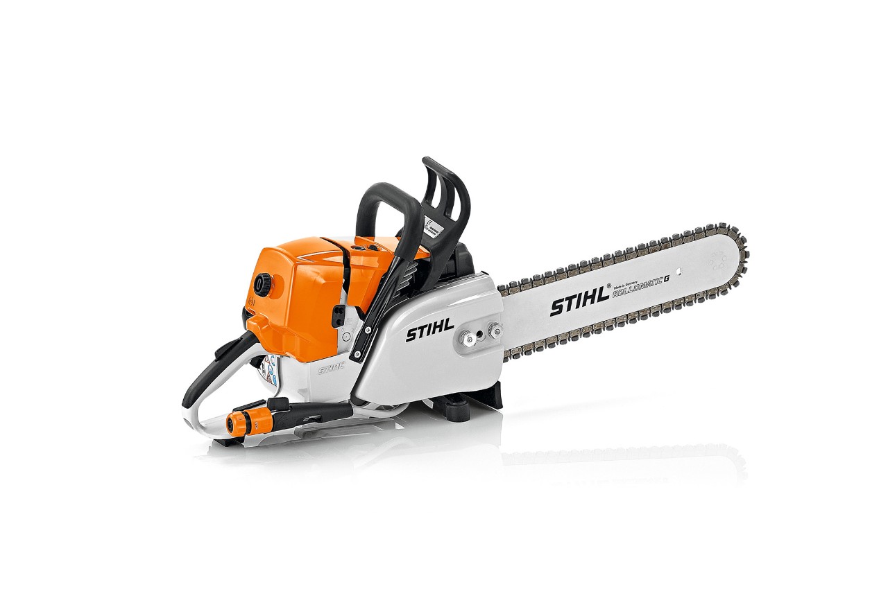 Motorna testera za specijalne namene STIHL GS 461 ispred bele pozadine