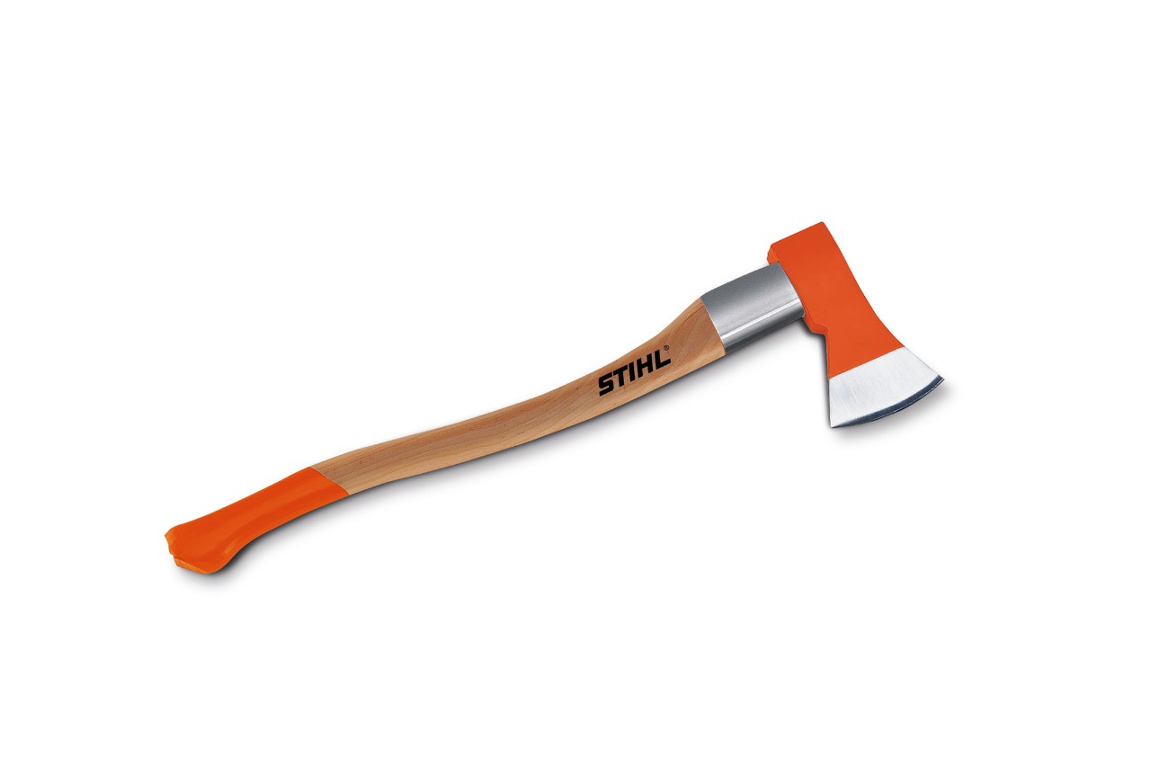 Šumarska sekira STIHL AX 16 ispred bele pozadine