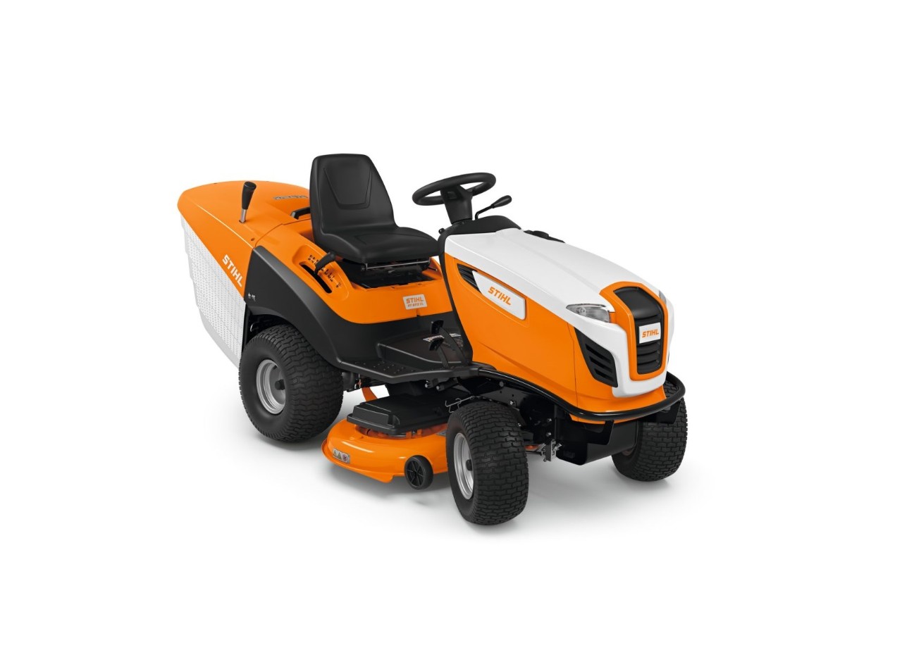 Traktorska kosačica STIHL RT 6112 ZL ispred bele pozadine