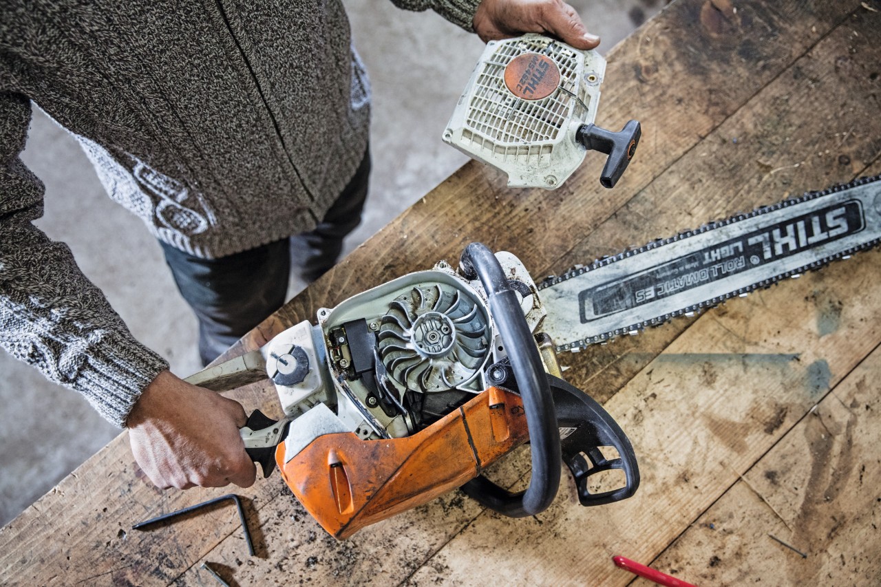 Otvorena benzinska lančana testera STIHL MS 462 C-M pre čišćenja