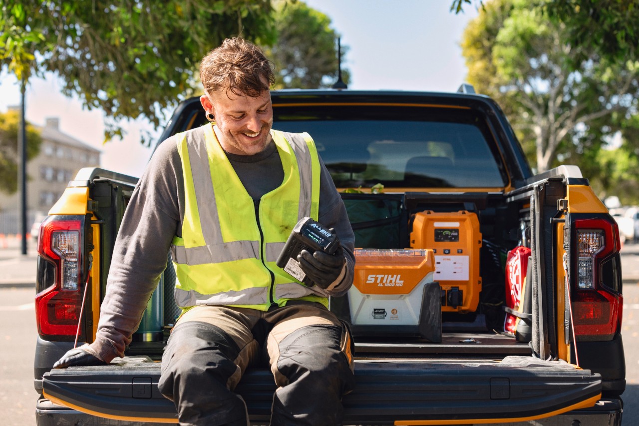 Portabilni punjači STIHL AL 1802 MO i STIHL PS 2000 za punjenje baterija ALLPRO.